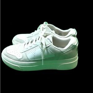 Le Tigre Women's Sneakers - White